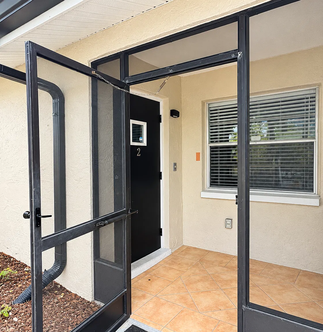 2 bed, 1108 sqft, $1,800 — Photo 2