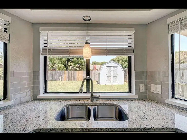 7107 NW Birch Pl — Photo 9