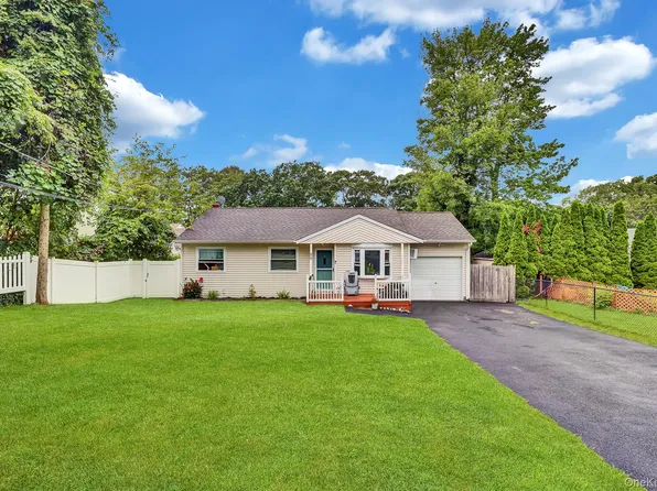 84 Palm Road, Rocky Point, NY 11778
