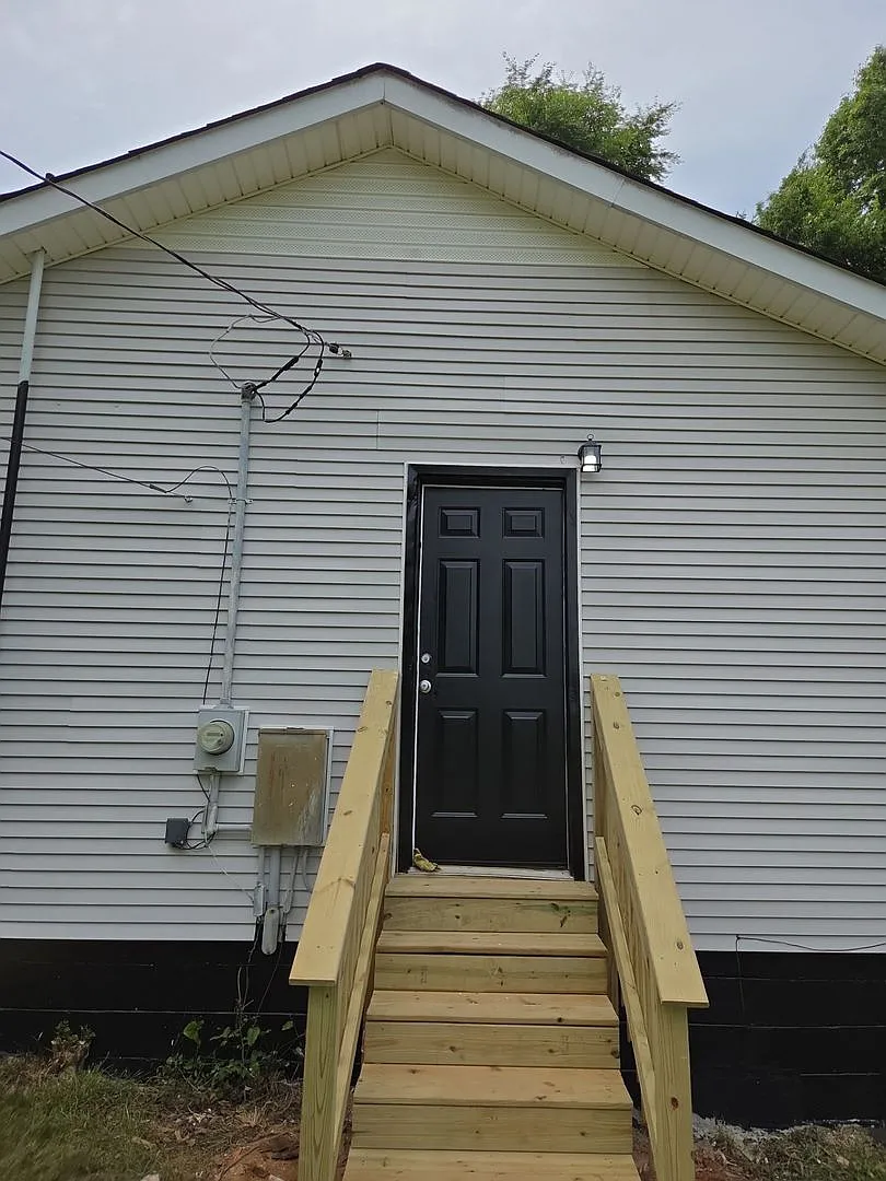 Building Photo - 210 Thomas Ln