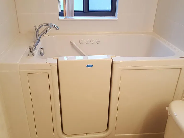 Walk in tub