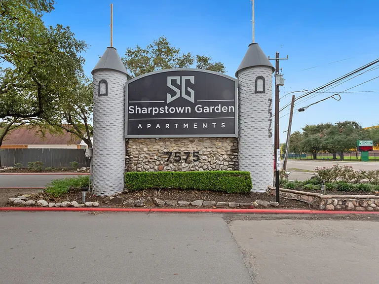 Sharpstown Garden — Photo 27