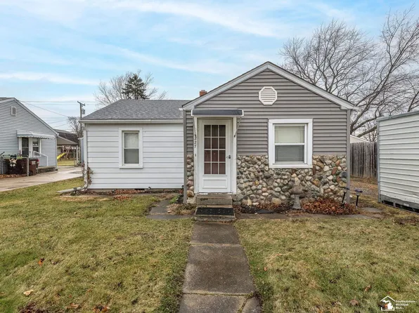 227 Huber Dr, Monroe, MI 48162