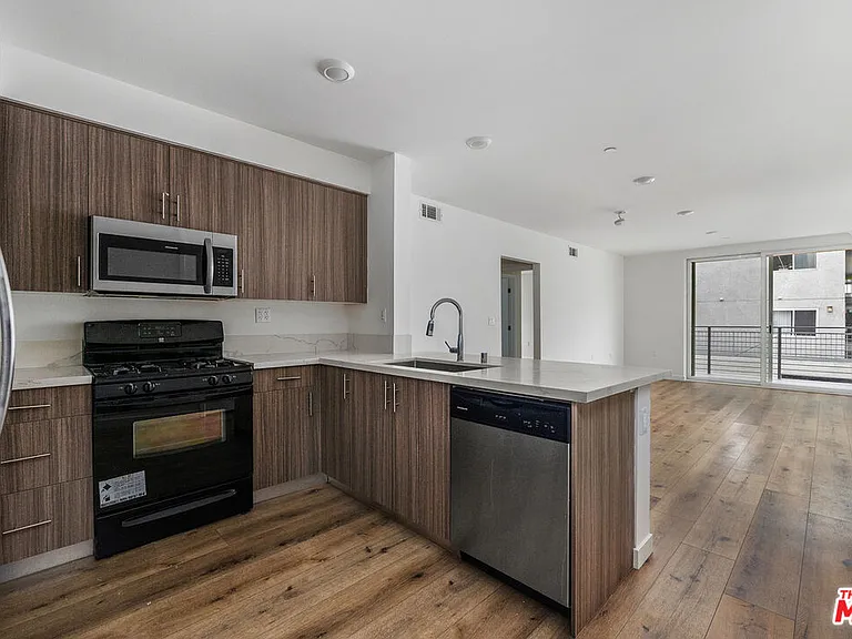 5229 Willowcrest Ave #208 — Photo 8