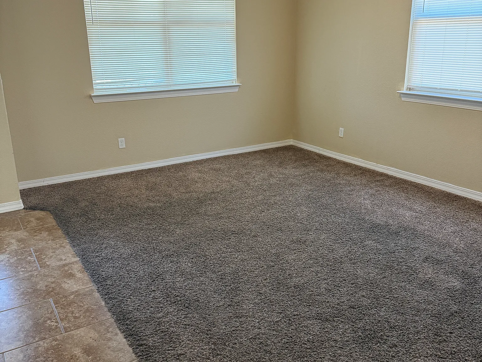 4 bed, 2374 sqft, $2,095 — Photo 3
