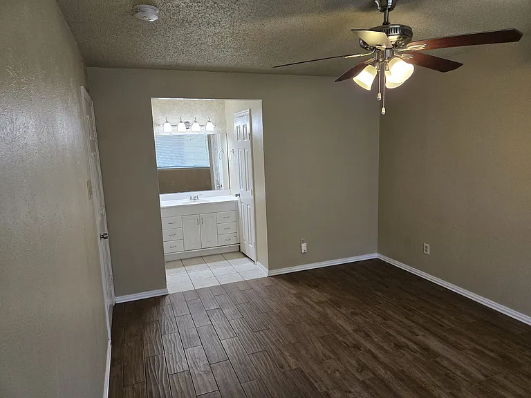 2136 Loma Verde Dr — Photo 10