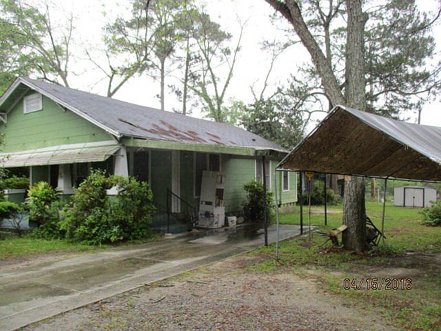 2nd image of 717 3rd St SE