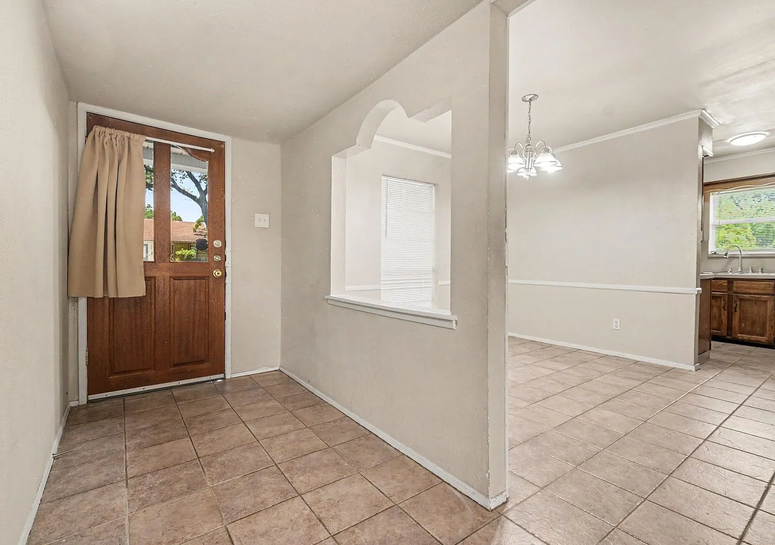 Beautifully Crafted 3-2-2 in Garland! — Photo 4