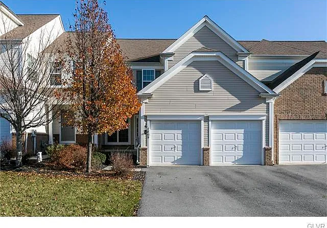 1869 Emerald Dr — Photo 5