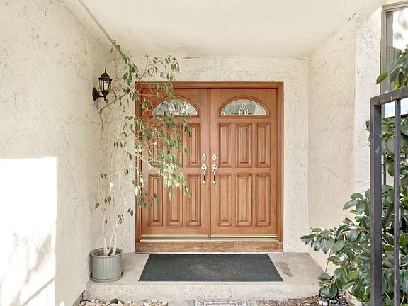 3rd image of 6520 Kingsland Ct