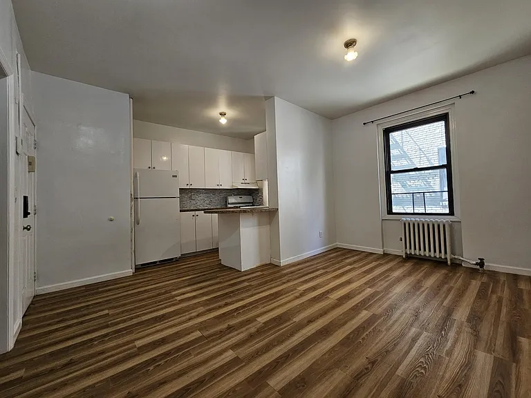 21-48 35th St #2A — Photo 2