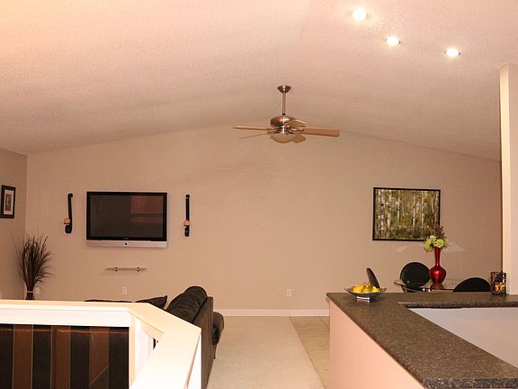 breakfast bar,living room