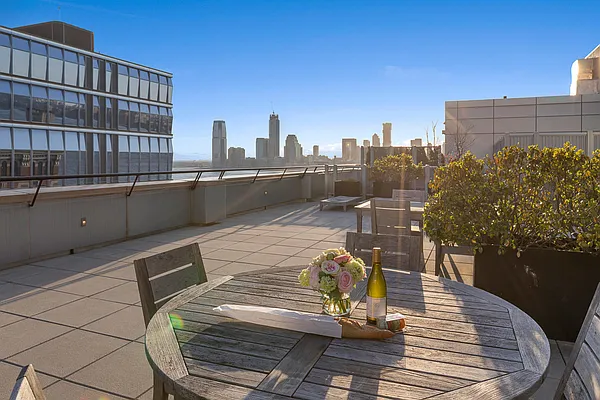 Sold by Compass | media 18