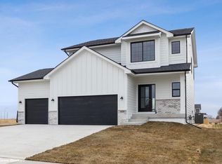 14700 Bentwood Cir, Urbandale, IA 50323