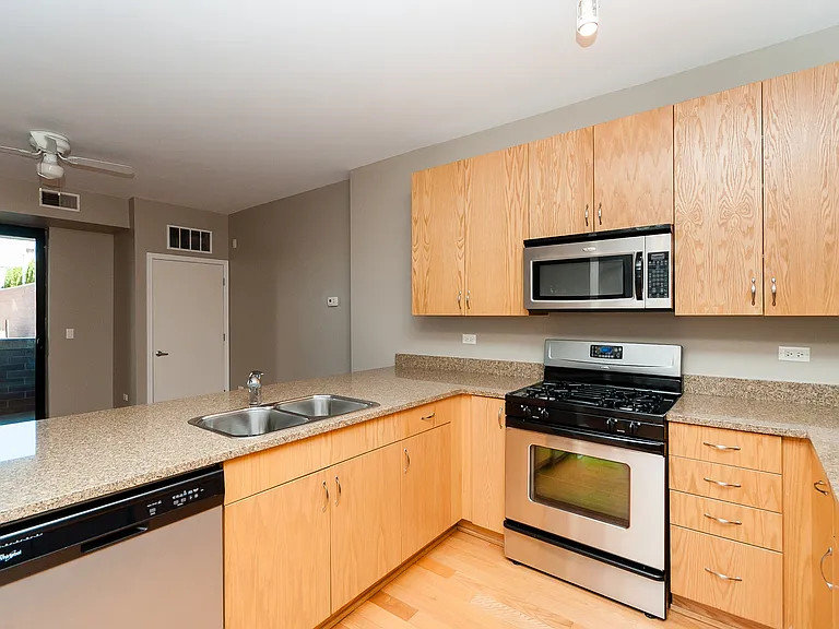 451 W Huron St #703 — Photo 2