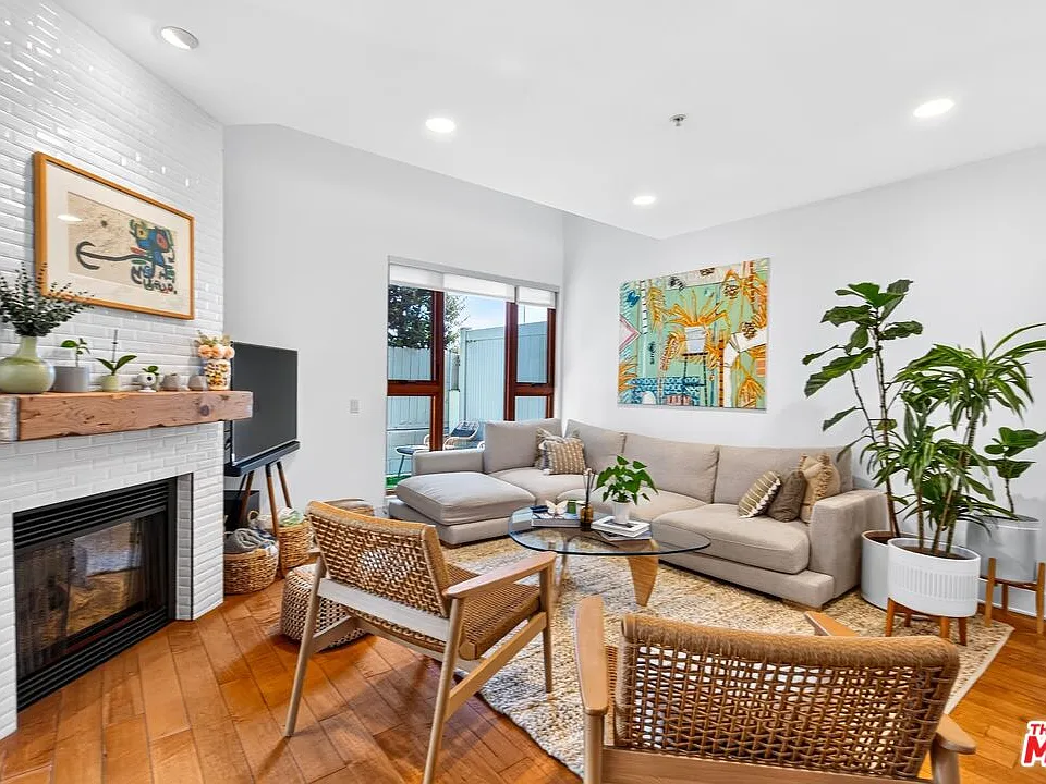1327 Euclid St #3