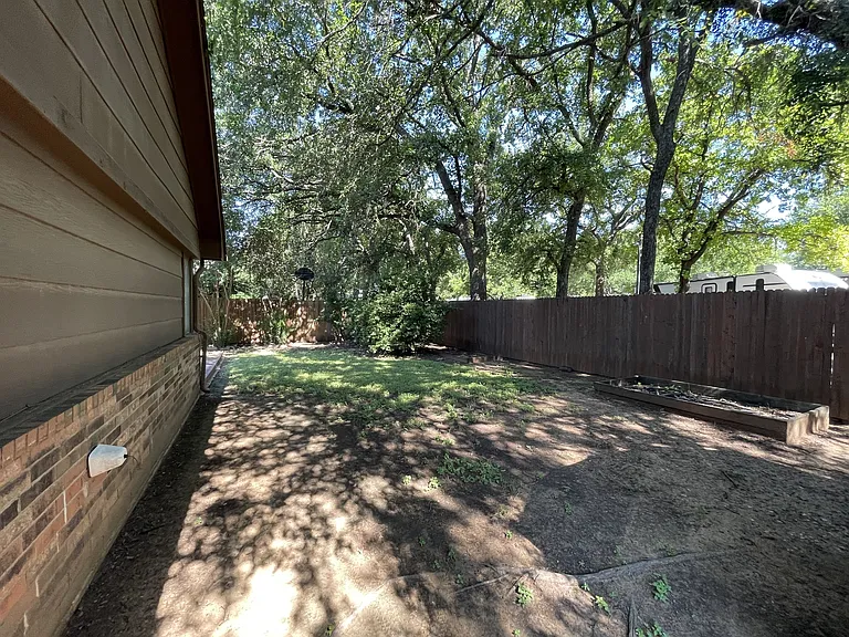 3202 Fairview Dr — Photo 9