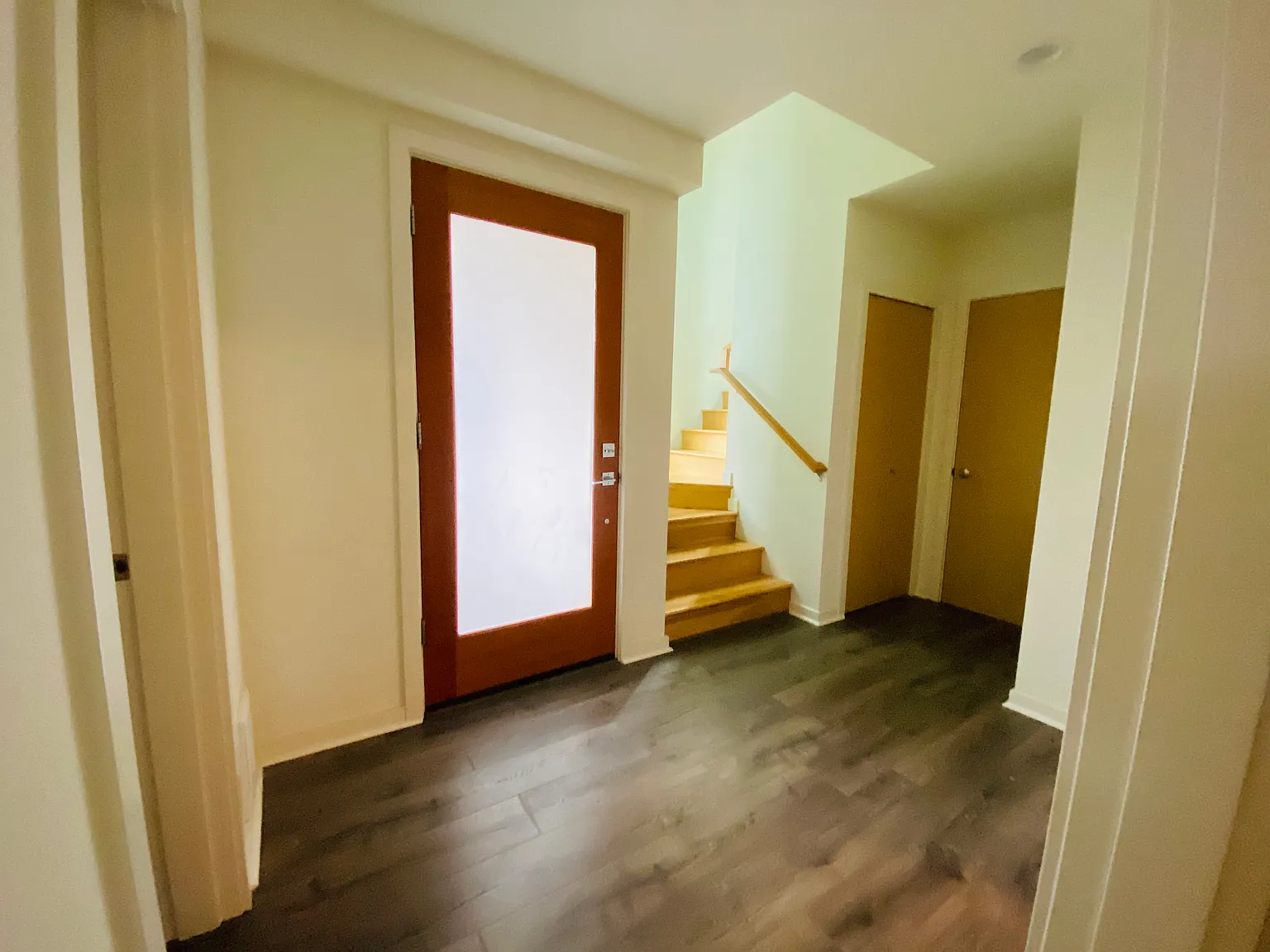 3 bed, 2.5 bath, 1900 sqft, $4,995 — Photo 2