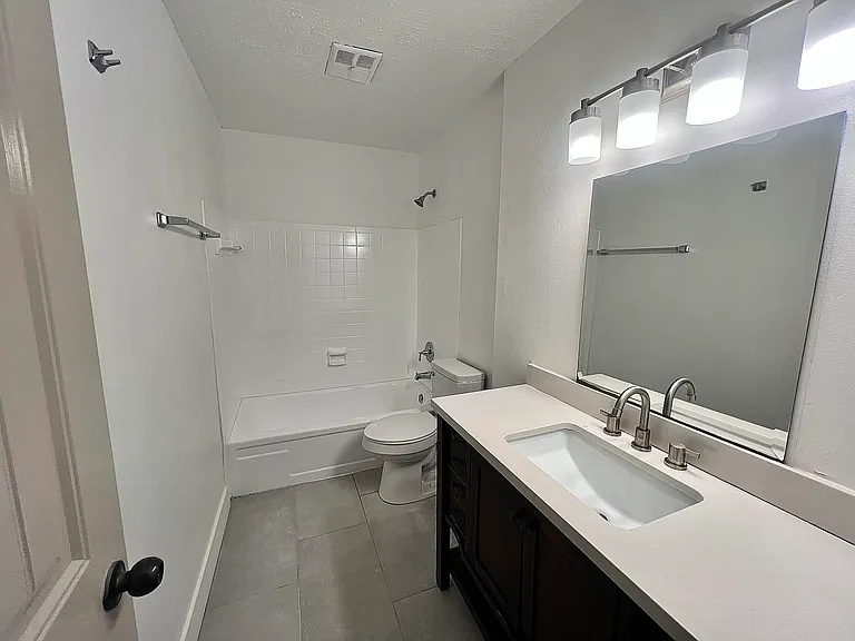 4614 E Seneca Ave — Photo 26