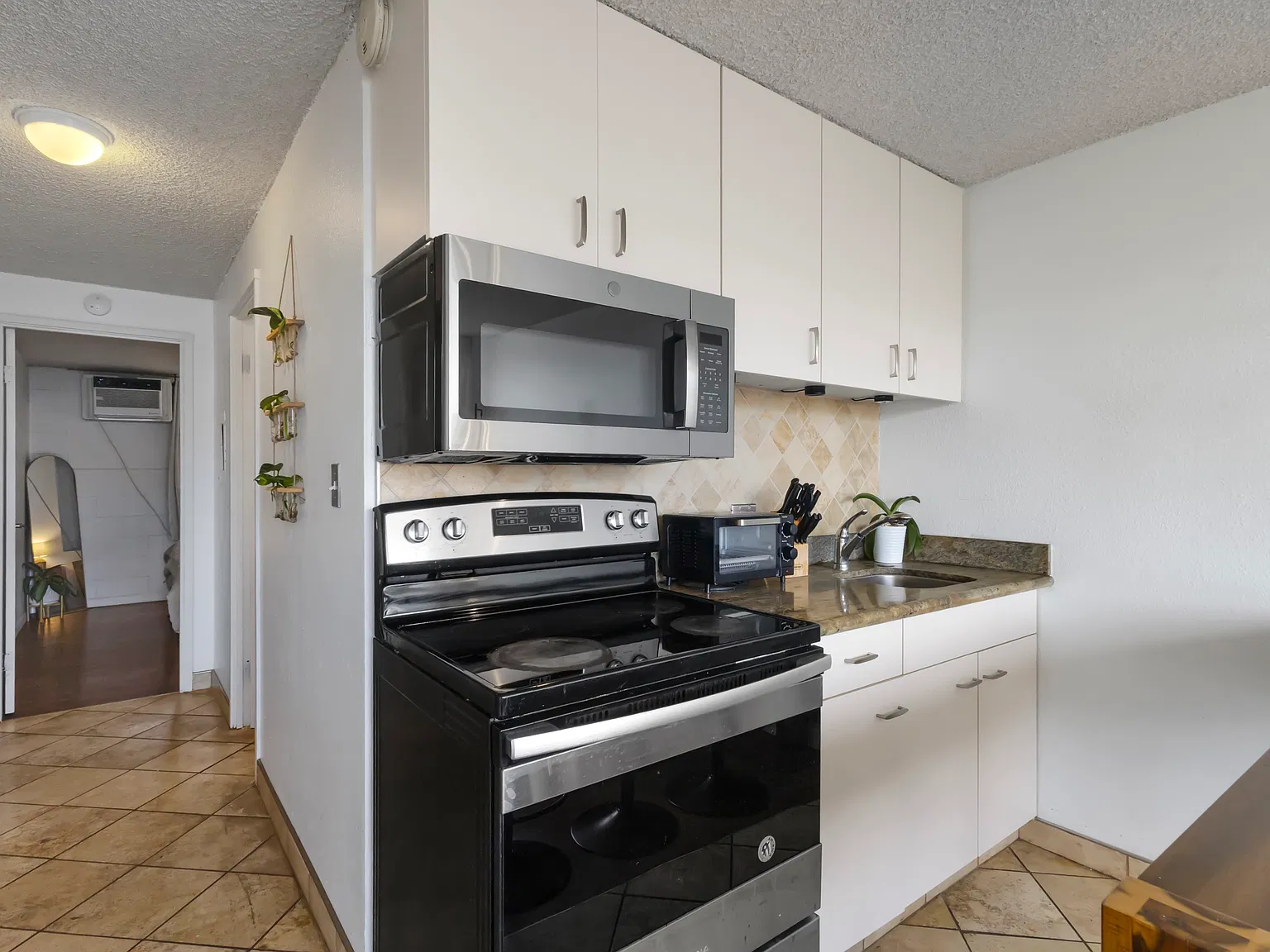 2211 Ala Wai Blvd — Photo 3