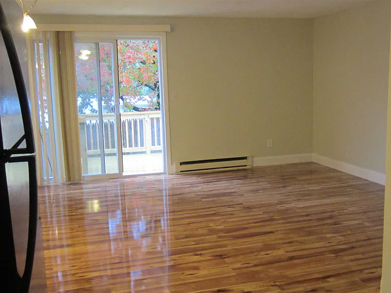 901 Mammoth Rd #6 — Photo 6