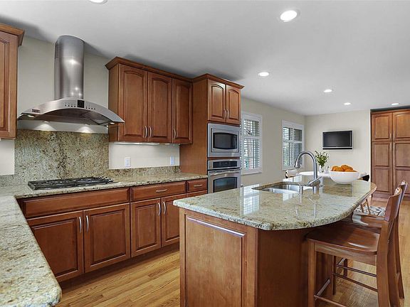 5th image of 10546 Hanford Dr