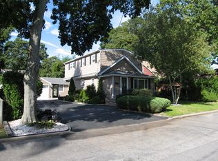 21 1st Ave, Merrick, NY 11566