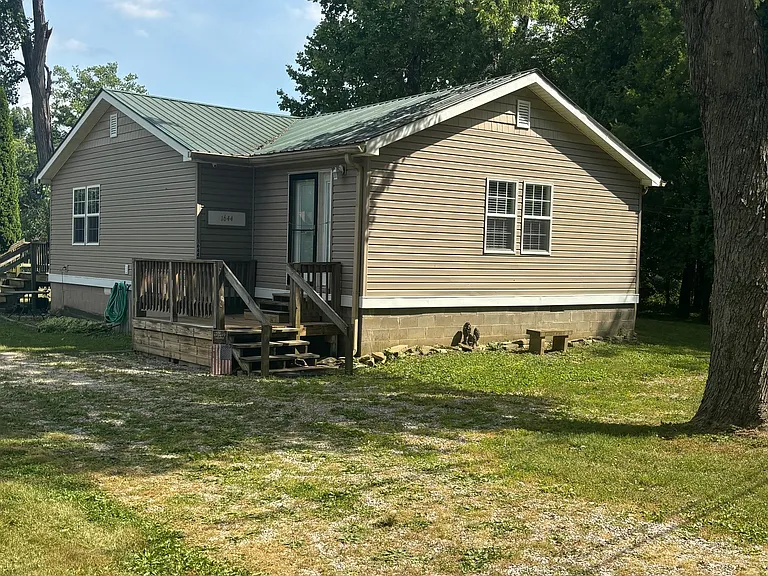 1644 River View Dr — Photo 2