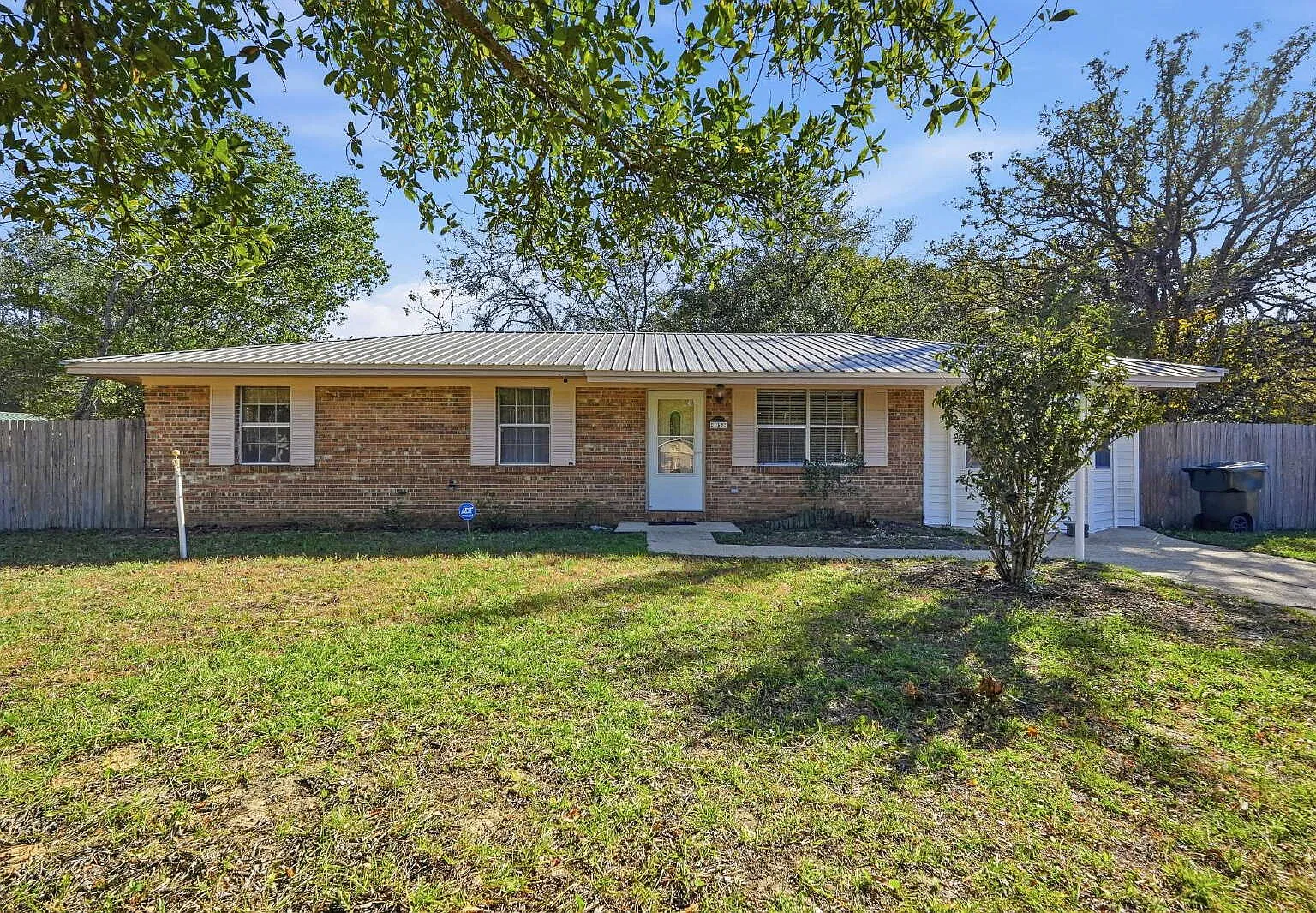 2 bed, 1.5 bath, 1314 sqft, $1,550 — Photo 2