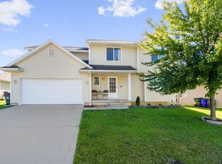 2021 25th St SW, Cedar Rapids, IA 52404