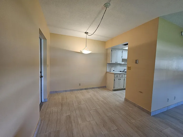 1901 NE 29th St #2 — Photo 7
