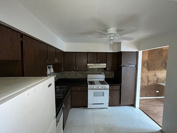 5th image of 828 Sandra Dr APT 1E