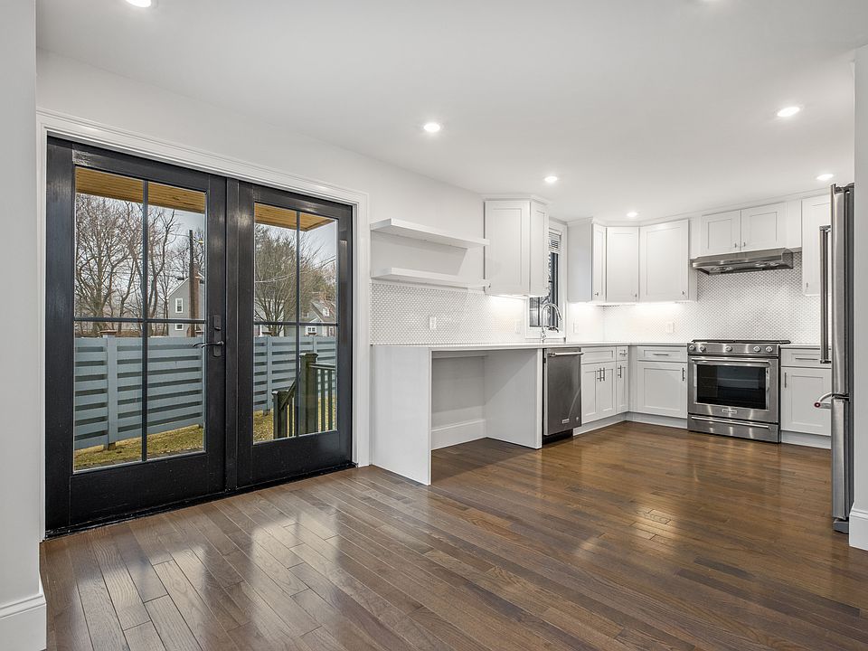 Kitchen/Private fenced backyard