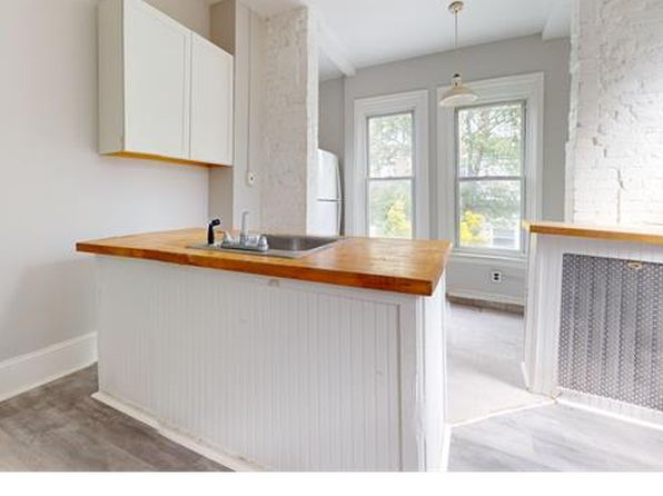 516 W Queen Ln APT 1