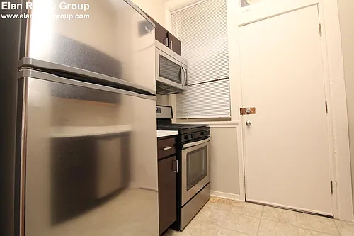 2306 N Clark St Photo 1