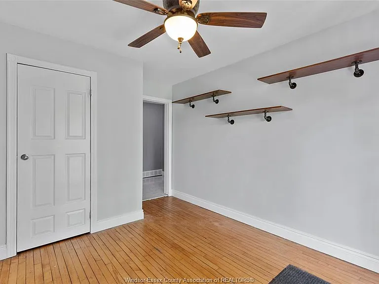 76 Texas Rd — Photo 16
