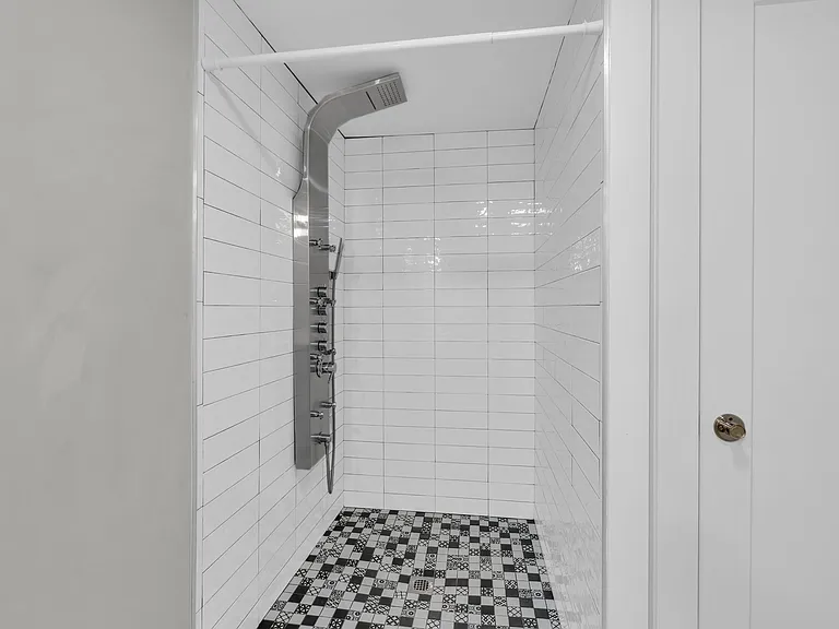 3418 Sleepy Hollow Rd — Photo 12