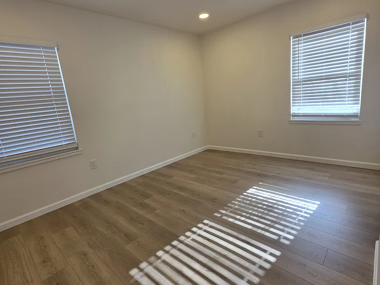 1086 Mersey Ave — Photo 29