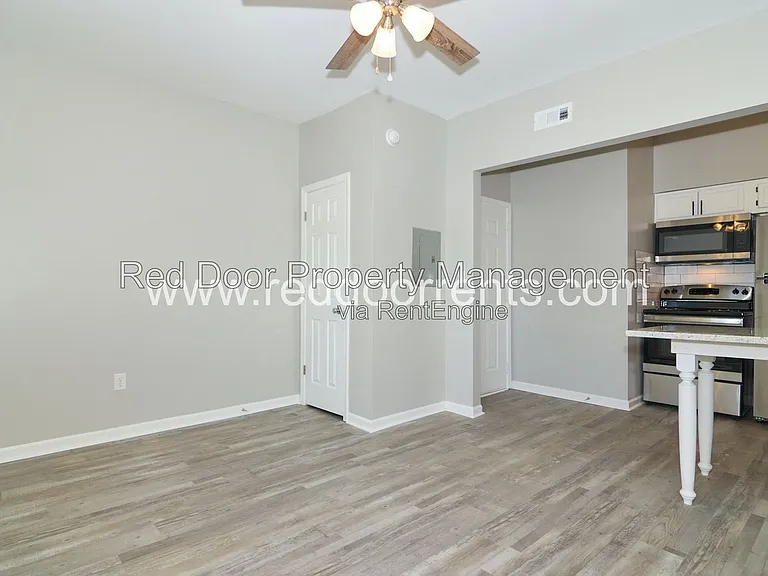 1337 E Market St #9 — Photo 8