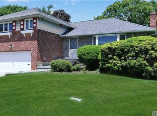 28 Drury Ln, Syosset, NY 11791