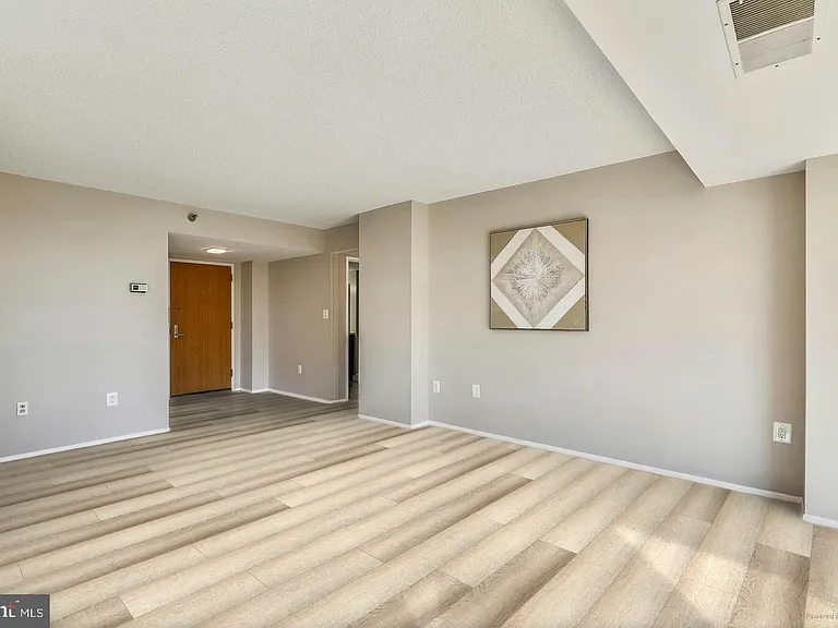 1808 Old Meadow Rd #910 — Photo 7