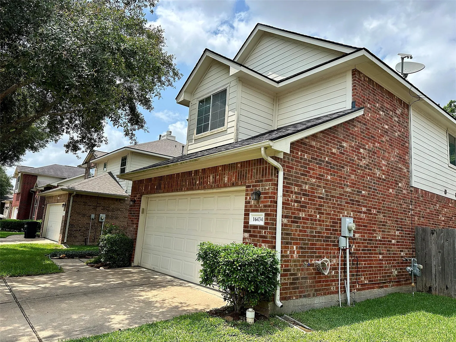 3 bed, 2.5 bath, 1864 sqft, $1,950 — Photo 2