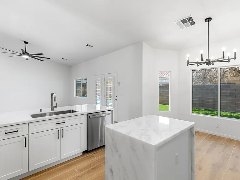 10606 Zingali Ct — Photo 14