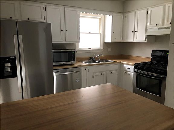 3rd image of 1627 Cole Dr