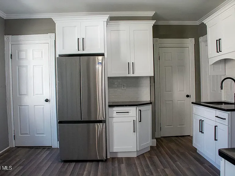 2032 Euclid Ave — Photo 12