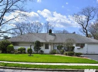 506 Raymond St, Rockville Centre, NY 11570