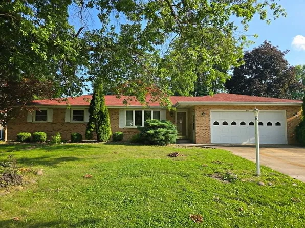 216 Gettysburg Dr, Canton, IL 61520