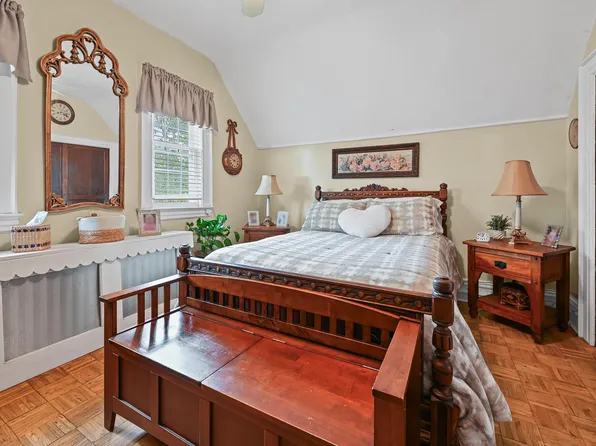 1026 East 2nd Street image 27 of 32