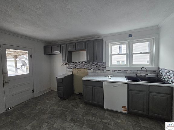 2nd image of 600 S Main St