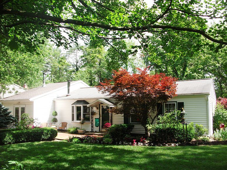1st image of 421 E Chester Dr